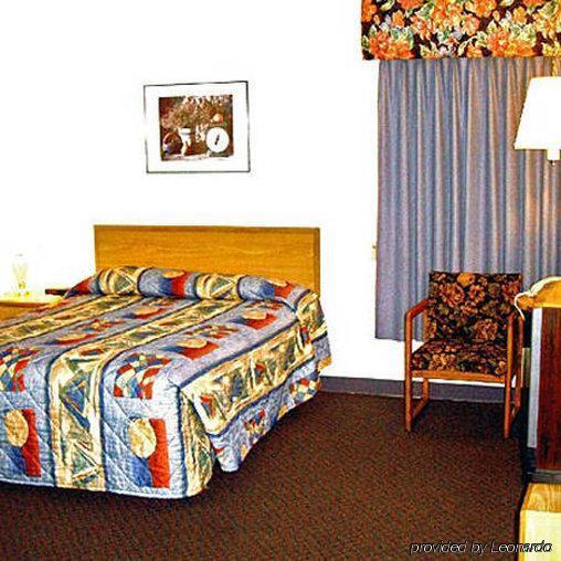 Apple Tree Inn Spokane Room photo